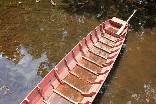 Velho barco de madeira na Tailândia — Fotografia de Stock