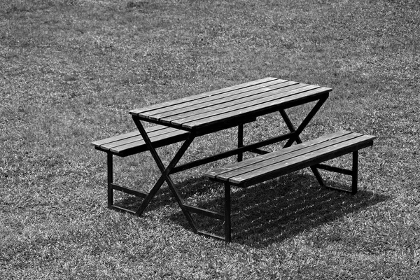 Picnic en el jardín —  Fotos de Stock