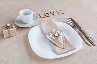 Tablo Sevgililer için dekore edilmiştir.