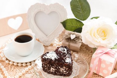 Kahvaltı kahve ile çikolatalı kek