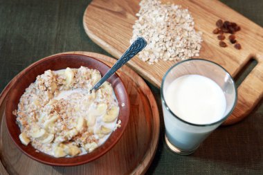 Yararlı kahvaltı yulaf ezmesi.