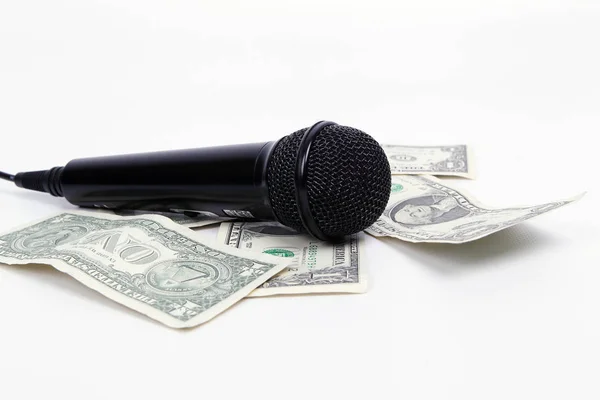 Black microphone and money — Stock Photo, Image