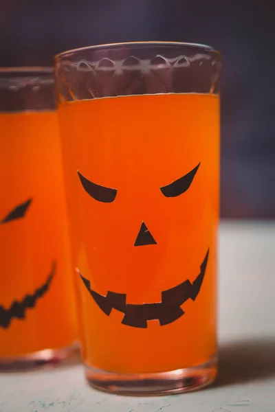 Bicchieri Con Zucche Spettrali Biscotti Halloween — Foto Stock