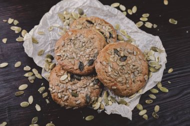 Masada tohumları olan lezzetli kurabiyeler