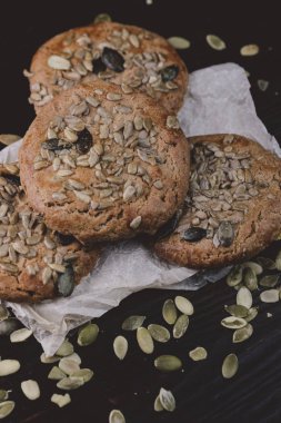 Masada tohumları olan lezzetli kurabiyeler