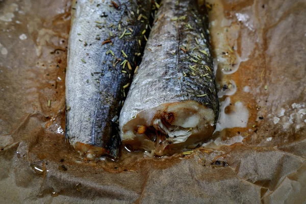 Ψητά Ψάρια Μπακαλιάρου Στο Φούρνο Μυρωδικά — Φωτογραφία Αρχείου