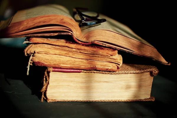 Very Old Shabby Book Table — Stock Photo, Image