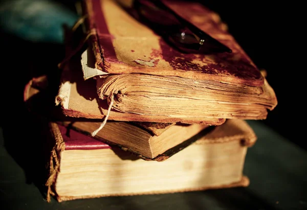 Very Old Shabby Book Table — Stock Photo, Image