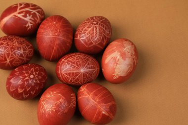 Ukrayna süslemeleri ile boyanmış Paskalya yumurtaları