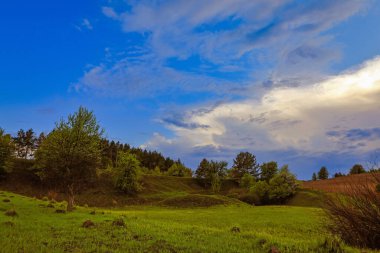 Hava bulutlarıyla güzel bir manzara.