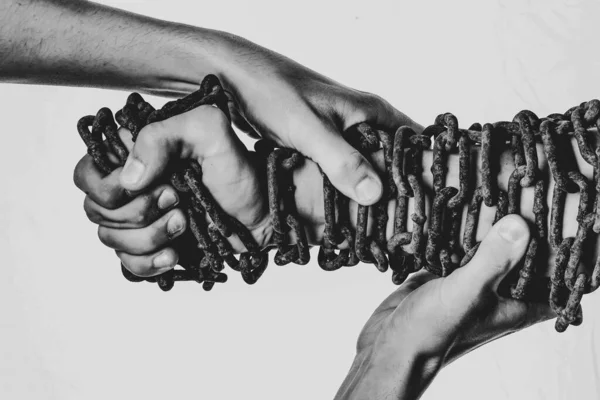 Menschliche Hände Eisenketten — Stockfoto