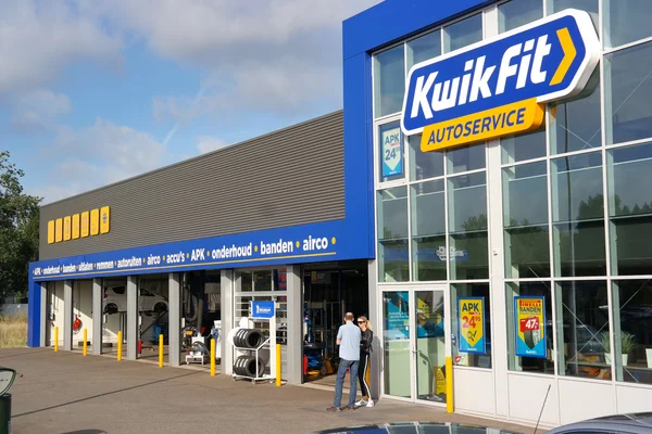 Estación de servicio de coche Kwik Fit — Foto de Stock