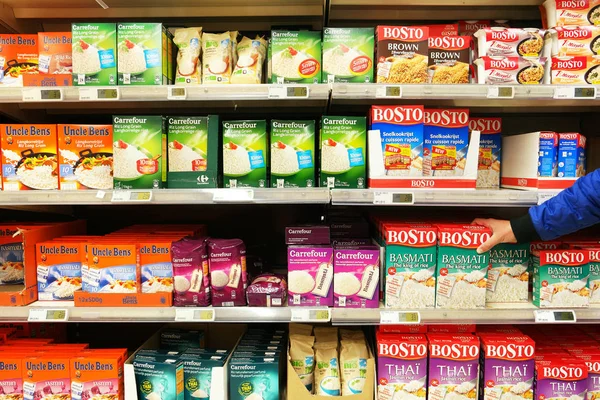Rice packaging in a store — Stock Photo, Image
