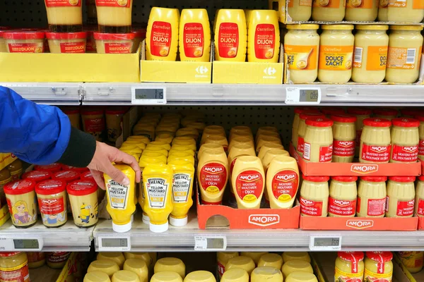 Various brands of mustard — Stock Photo, Image