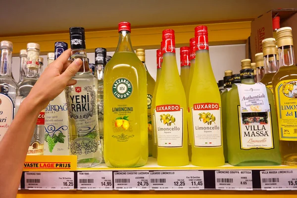 Limoncello in a Store — Stock Photo, Image