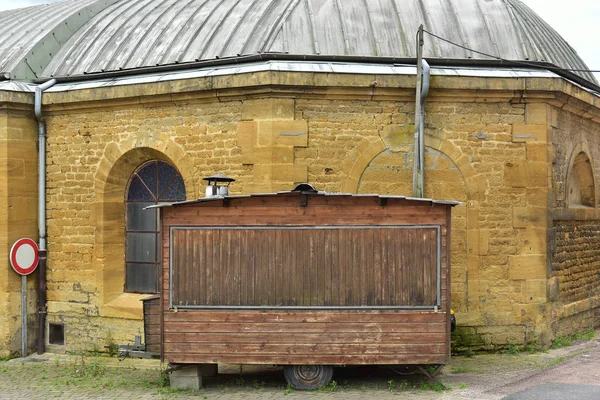 Zamknięte Drewniane Komórkowego Przyczepą Przekąska Friterie Północnej Francji Baraque Frites — Zdjęcie stockowe