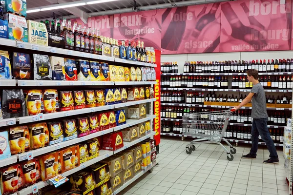 Grand Est France August 2017 Customer Shopping Cartin Department Alcoholic — Stock Photo, Image