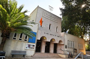Ra 'Anana, İsrail - Kasım 2019: Raanana Büyük Sinagogu' nun ana girişi, İsrail.