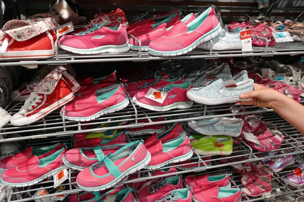 Wallonia Bélgica Julio 2019 Zapatos Infantiles Fabricados China Venta Hipermercado —  Fotos de Stock