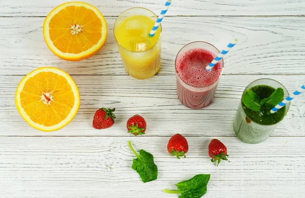 Smoothies and orange juice — Stock Photo, Image