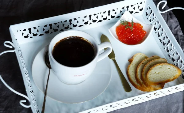 Завтрак из черного кофе — стоковое фото