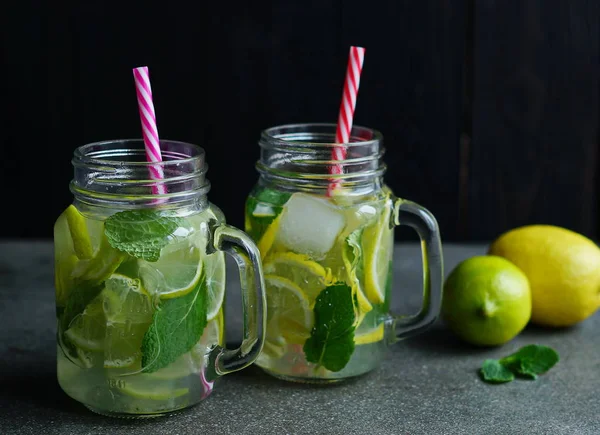 Detox mineraalwater — Stockfoto