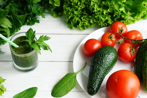 緑の野菜とハーブ — ストック写真