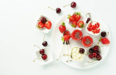 çilek, smoothies ve yoğurt 