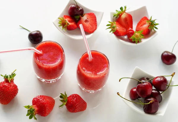 Aardbeien, smoothies en yoghurt — Stockfoto