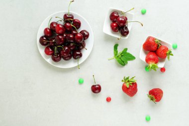 kiraz ve çilek kase
