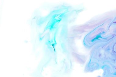 Beyaz zemin üzerine suluboya soyut pembe mavi renk