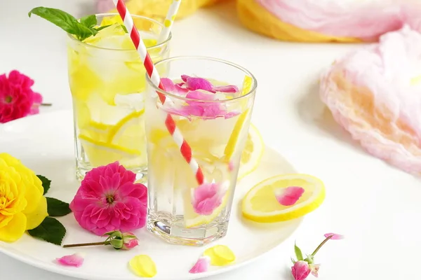 Домашнє рожевих лимонад — стокове фото