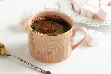 kahve ve marshmallow ile pembe Kupası 