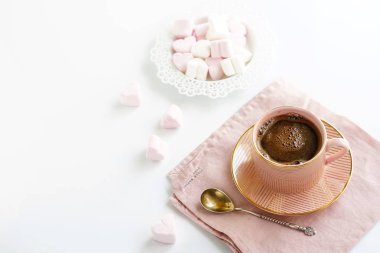 kahve ve marshmallow ile pembe Kupası 