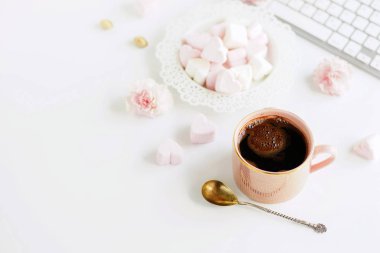 kahve ve marshmallow ile pembe Kupası 