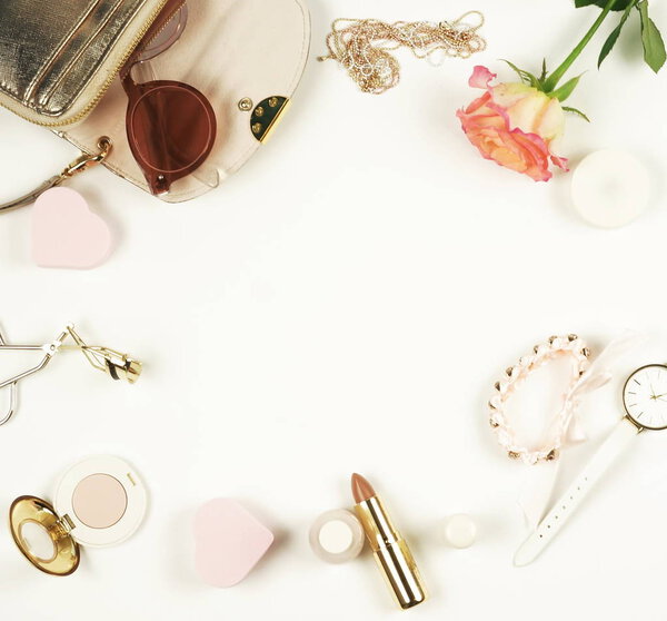 женские модные аксессуары и косметика
