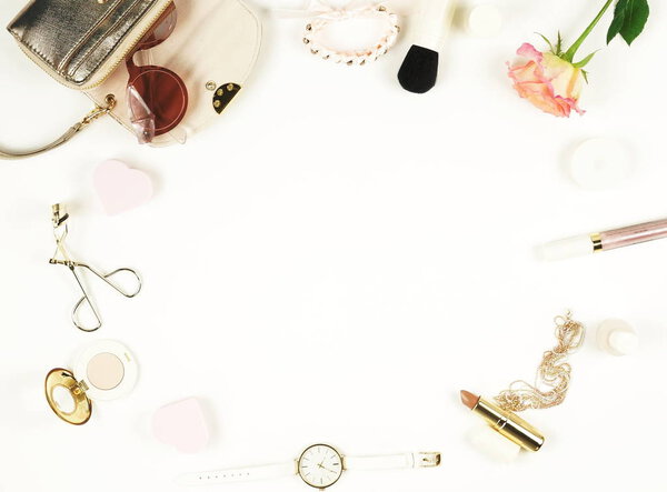 женские модные аксессуары и косметика
