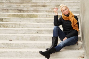 Güzel sarışın kadın.