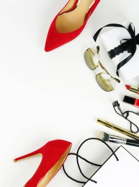 Kadın moda şık Aksesuar ve kozmetik. Güzellik blog kavramı. Düz yatıyordu. Kopya alanı