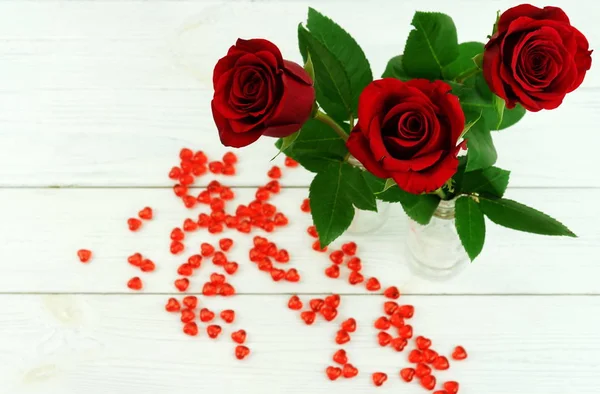 발렌타인의 하루입니다 선물에 꽃병에 꽃다발 최고의 있습니다 — 스톡 사진