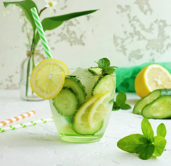 Glassware Refreshing Lemon Cucumber Mint Fruits Cocktail Detox Water White — Stock Photo, Image