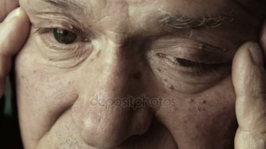 çaresiz yaşlı adam closeup film gözleri 
