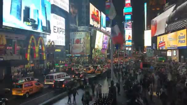 뉴욕시, 미국-10 월 2: 타임 스퀘어 시간 경과, 택시 택시, 상점과 애니메이션된 Led 표지판, 프리미엄은 뉴욕시와 미국, 10 월 2 일, 2016, 뉴욕의 상징 — 비디오