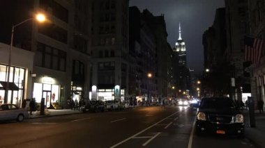 New York City - Ekim 2: Kavşak Midtown Manhattan zaman atlamalı 2 Ekim 2014 gecede gördün. NYC'ın en büyük iş bölgesi, Midtown ABD'de en yoğun tek ticaret bölgesi olduğunu..