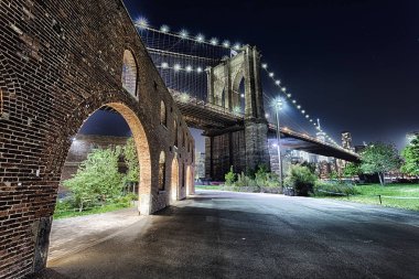 New York City Brooklyn Köprüsü ile Brooklyn Park