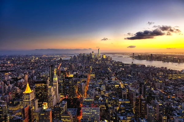 A cidade de Nova York manhattan w a torre da liberdade — Fotografia de Stock