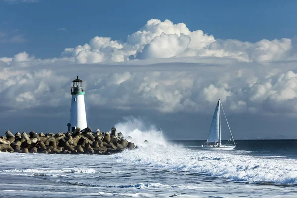 Vuurtoren Walton on Santa Cruz Shore — Stockfoto