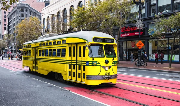 San Francisco Ca, Usa, Historic sokak araba — Stok fotoğraf