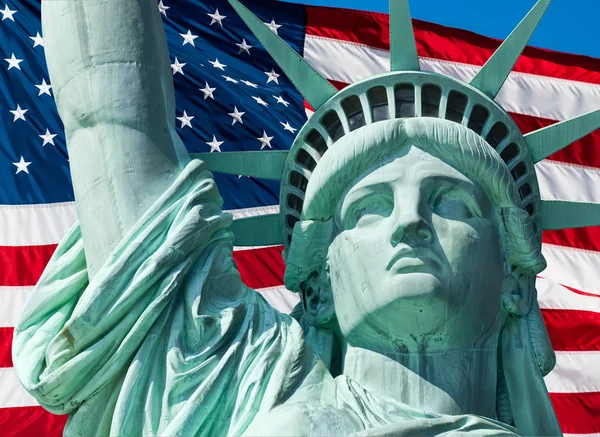 Estatua de la Libertad y Bandera de los Estados Unidos —  Fotos de Stock