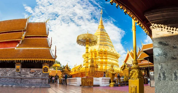 Golden mount a Wat Phra hogy Doi Suthep — Stock Fotó